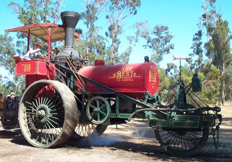 Side view of Best Tractor